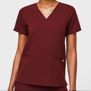 FIGS Women's Casma™ Three-Pocket Scrub Top(M)